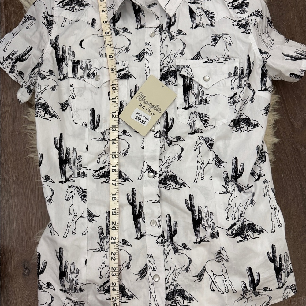 Women’s Wrangler Western Print Short Sleeve Shirt - Picture 5 of 9